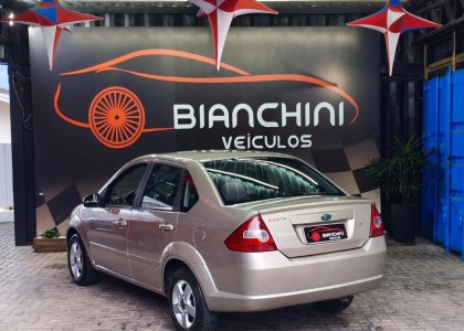 FORD FIESTA1.6 MPI SEDAN 8V FLEX 4P MANUAL
