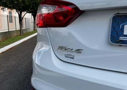 focus 2.0 titanium plus sedan