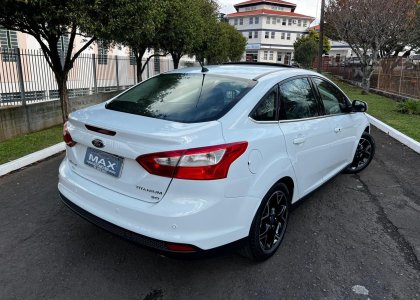 focus 2.0 titanium plus sedan