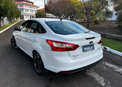focus 2.0 titanium plus sedan