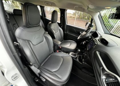 jeep renegade longitude t270 1.3 tb 4x2 flex aut 2025