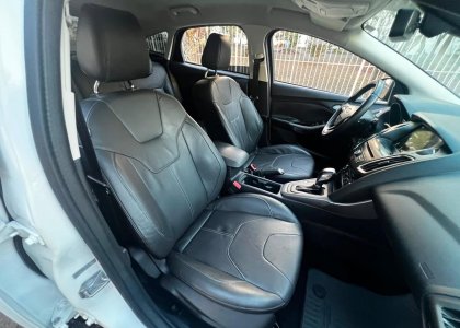ford focus hatch se plus 2.0 2019