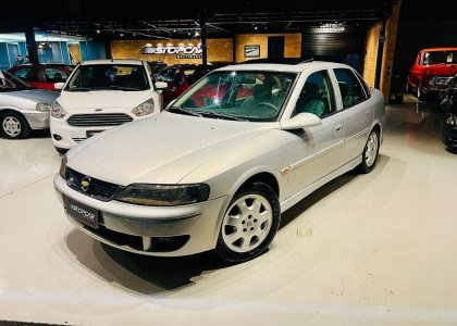 GM - Chevrolet Vectra CD 2.2 16V / 2.0 16V Mec./Aut. 2002 Gasolina