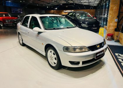 GM - Chevrolet Vectra CD 2.2 16V / 2.0 16V Mec./Aut. 2002 Gasolina