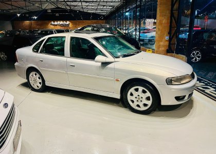 GM - Chevrolet Vectra CD 2.2 16V / 2.0 16V Mec./Aut. 2002 Gasolina