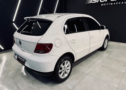 VW - VolksWagen Gol (novo) 1.0 Mi Total Flex 8V 4p 2013 Flex