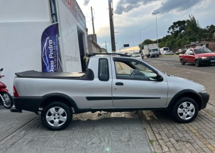 Fiat Strada 1.3 mpi Fire 8V 67cv CE 2005 Gasolina