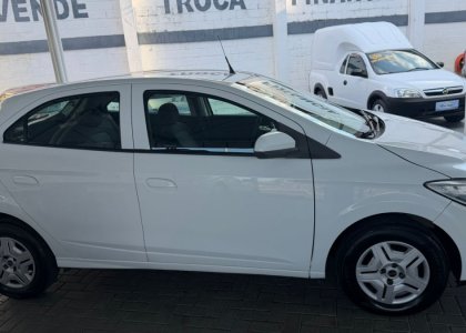 GM - Chevrolet ONIX HATCH LT 1.0 8V FlexPower 5p Mec. 2014 Flex