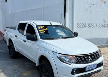 Mitsubishi L200 Tri. Outd. GLX 2.4 CD 4x4 Die. Mec. 2023 Diesel