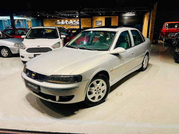 GM - Chevrolet Vectra CD 2.2 16V / 2.0 16V Mec./Aut. 2002 Gasolina